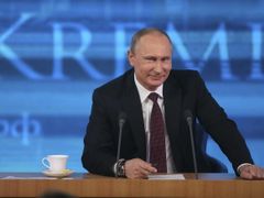 "Rusko nás i po vstupu do NATO a EU považuje za svou sféru vlivu a podle toho se tu chová."