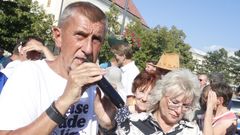Předseda ANO Andrej Babiš na mítinku v Bystřici pod Hostýnem, kde neodpověděl na dotaz chlapce