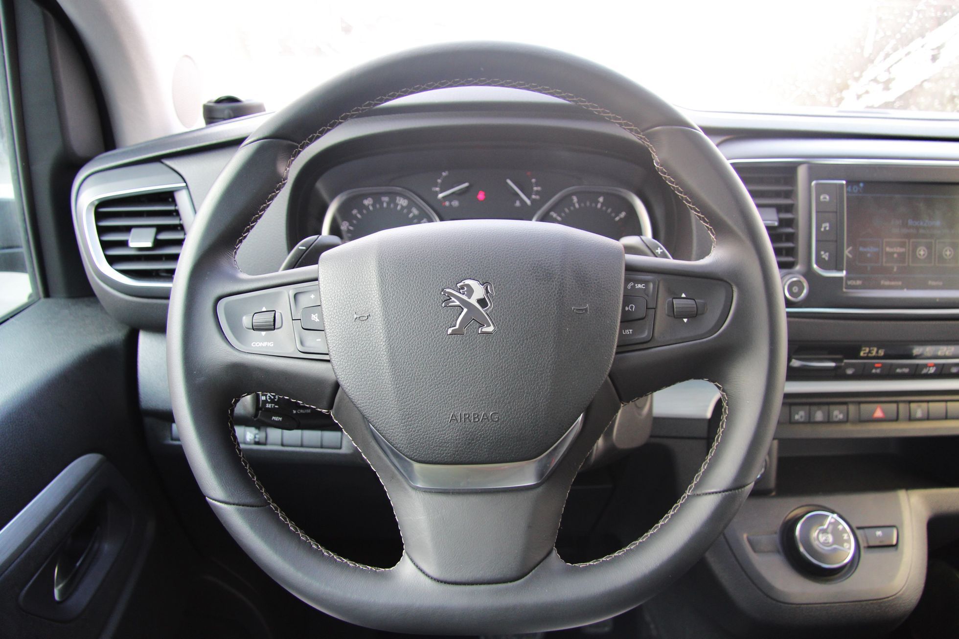 Peugeot Traveller - volant