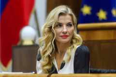 Ficova proruská ministryně pobouřila Slováky. Plete si jména a bojuje proti LGBT