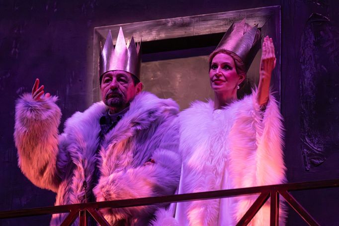 Tomáš Jirman v roli krále Edwarda IV. a Petra Kocmanová coby královna Alžběta.