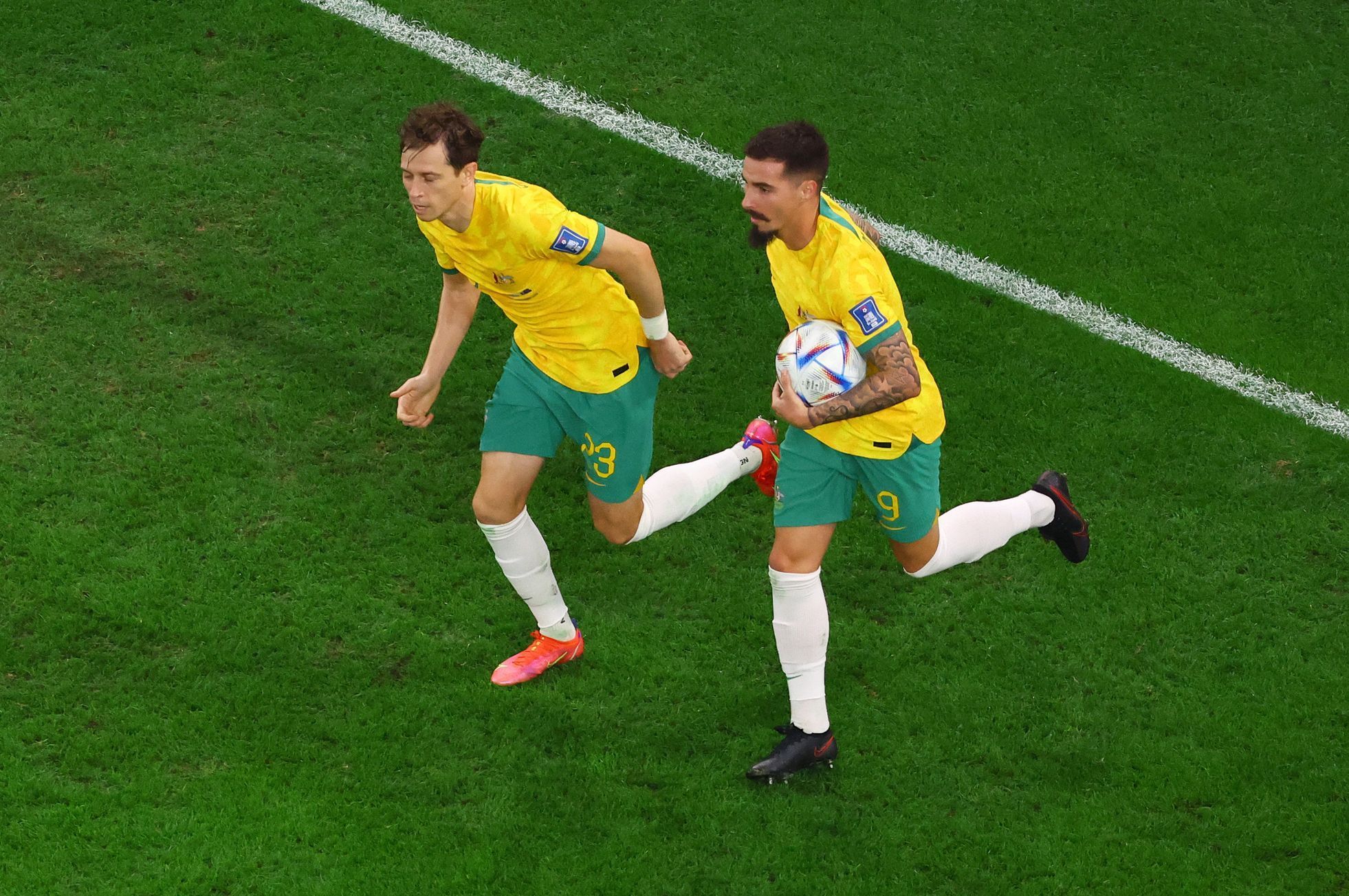 Australané slaví gól v osmifinále MS 2022 Argentina - Austrálie