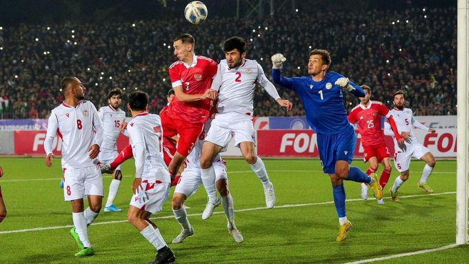 Rusové jsou v klatbě, jejich fotbalové reprezentace sehrála alespoň přípravný zápas s Tádžikistánem. V budoucnu by se s ním mohla utkávat i v rámci Asijské fotbalové konfederace