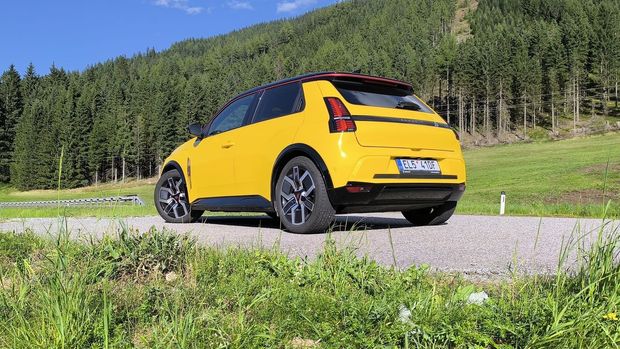 Tohle spojení nikdo nečekal. Ford dal košem VW, levná elektroauta vyrobí s Francouzi