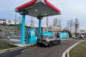 Tady teď nenatankujete. Vodíková pumpa v Praze zase nefunguje, čeká se na díly