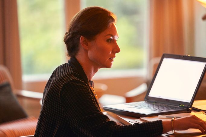 Aislín McGuckinová jako Denise.