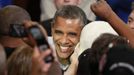 U.S. President Barack Obama greets supporters at a campaign rally in Lima, Ohio, November 2, 2012. REUTERS/Jason Reed (UNITED STATES - Tags: POLITICS USA PRESIDENTIAL ELECTION ELECTIONS) Published: Lis. 2, 2012, 9:07 odp.