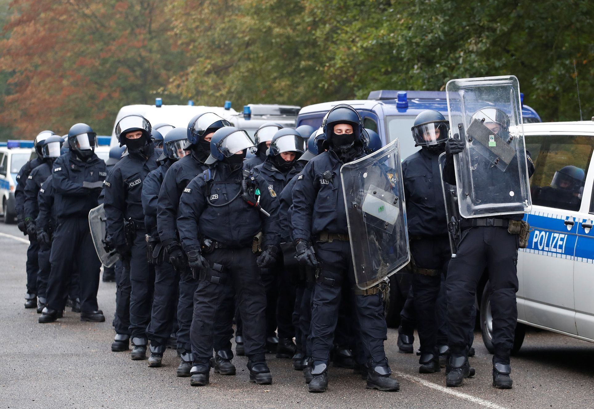 Německá policie začala s vyklízením lesa u uhelného dolu.