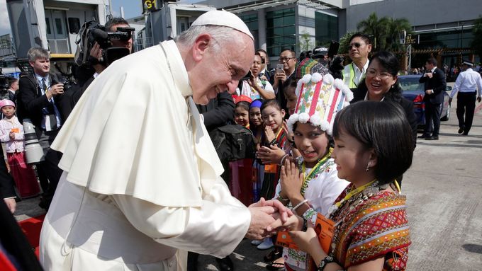 Papež František navštívil Barmu.