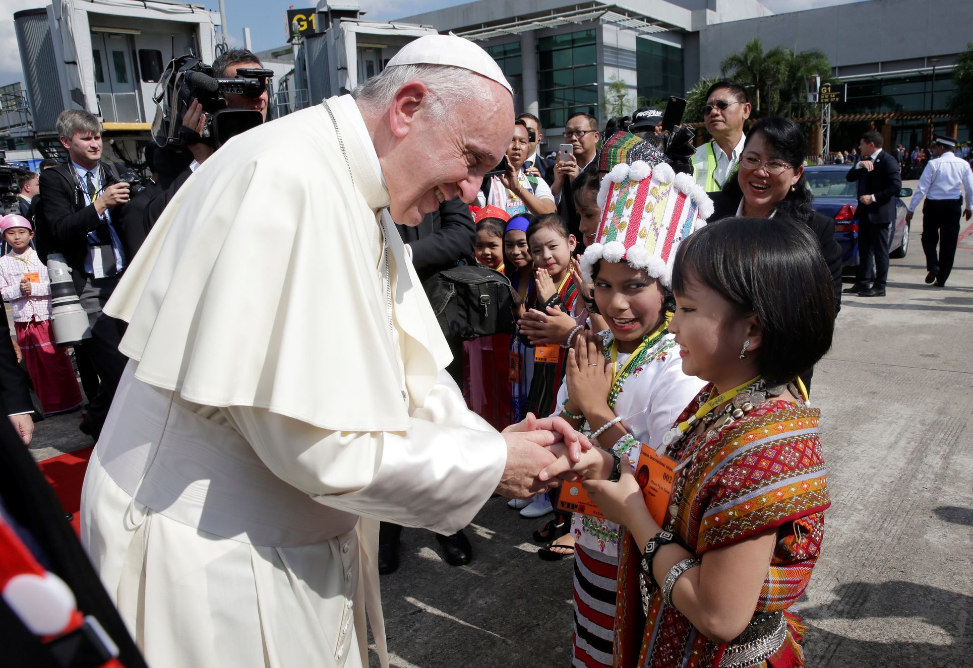 Papež František navštívil Barmu.