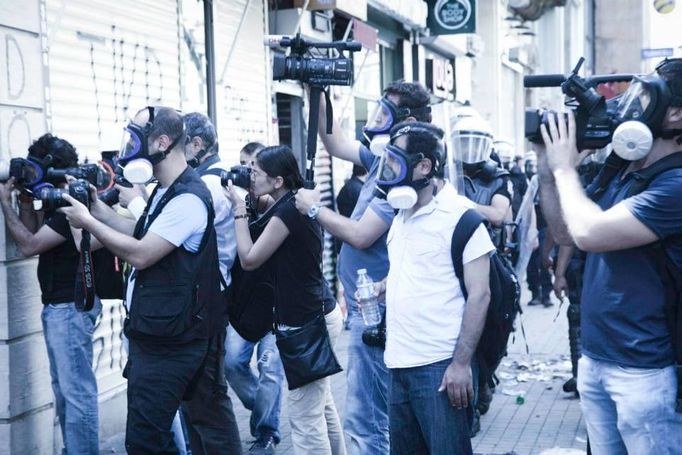 Demonstrace na istanbulském náměstí Taksím očima tureckého fotografa