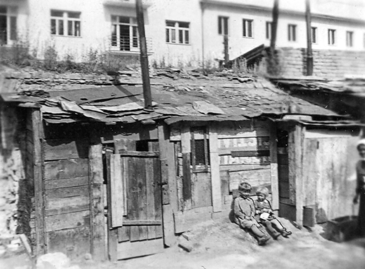 Nouzové kolonie v Praze: Unikátní historické fotografie bídy i naděje, Obrazem: Nová kniha a fotky: Objevte zapomenutý fenomén nouzových kolonií, Magazín, fotogalerie