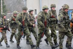Výsluhy vojáků už nemají být zdaněny, vláda podpořila poslanecký návrh