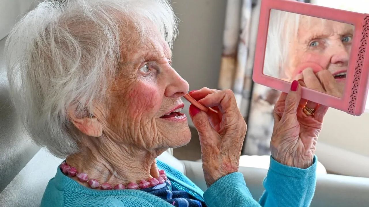 Myslela, že TikTok jsou nějaké hodiny, teď je ve 103 letech úspěšnou influencerkou