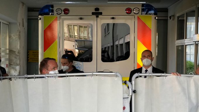 Prezidenta Miloše Zemana v neděli převezli do Ústřední vojenské nemocnice