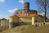 Proměnu hradu realizovalo město Polička a jeho příspěvková organizace Hrad Svojanov. Obnoveny byly například nejvíce poškozené střechy nebo vstupní budovy hradu. Došlo i na vyčištění nevhodných úprav z minulých dob, kdy zámek fungoval pro podnikovou rekreaci.