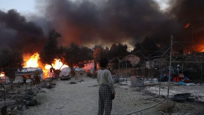 Požárem zničený uprchlický tábor Moria.