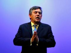 Gordon Brown mluví před britskými sestrami