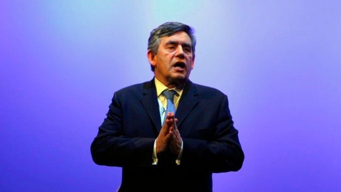 Gordon Brown mluví před britskými sestrami