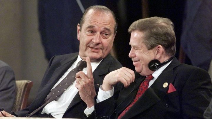Zemřel zastánce eura a kritik invaze do Iráku. Kariéra Jacquese Chiraka obrazem