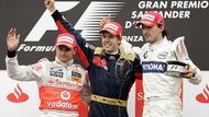 Tři nejlepší v Monze, zleva druhý Kovalainen, vítezný Vettel a třetí Kubica