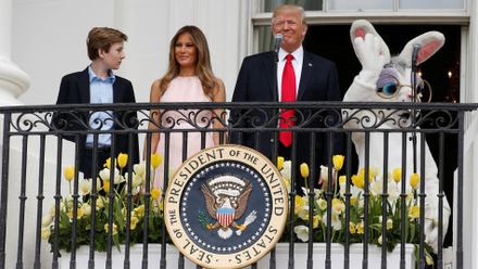 Melanie Trumpová zachraňovala manžela. Zapomněl při hymně položit ruku na srdce