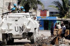 Vojáci OSN zneužili na Haiti stovky dětí, píše AP. Za sex platili i méně než dolar