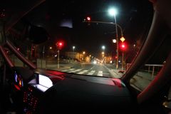 Návrh pro noční Prahu: Zrušte červenou na semaforech