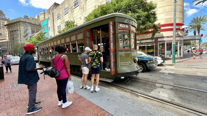 New Orleans. Nejstarší stále fungující tramvajová linka na světě.