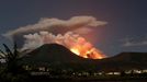 Indonéská sopka Mount Lokon se probudila