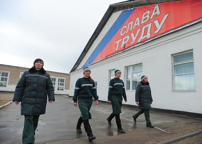 Ivanovo Region prison colony for convicted women IVANOVO REGION, RUSSIA. APRIL 25, 2012. Convicted women wear new uniform at Women's Prison Colony No3 of the Ivanovo Region branch of the Russian Federal Service of Execution of Sentences (UFSIN). THe slogan on the building reads: Glory to Labour. ( automatický překlad do češtiny )