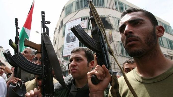 V Džanínu vyšli do ulic příslušníci ozbrojeného křídla hnutí Fatah, Brigády mučedníků od al-Aksá