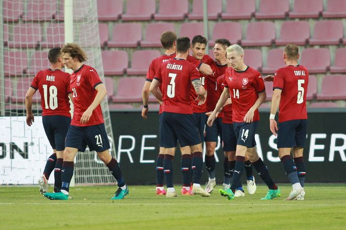 Češi slaví gól na 1:0 v zápase Česko - Albánie