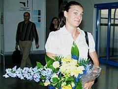 Tyčkařka Jelena Isinbajevová po příletu do Ostravy.