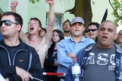 Po demonstraci v Krupce stíhá policie sedm lidí