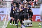 Drama na Slovácku. Chorý praštil Heču mezi nohy, Sparta v Pardubicích nezaváhala