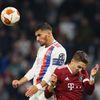 Houssem Aouar a Tomáš Wiesner v zápase EL Lyon - Sparta
