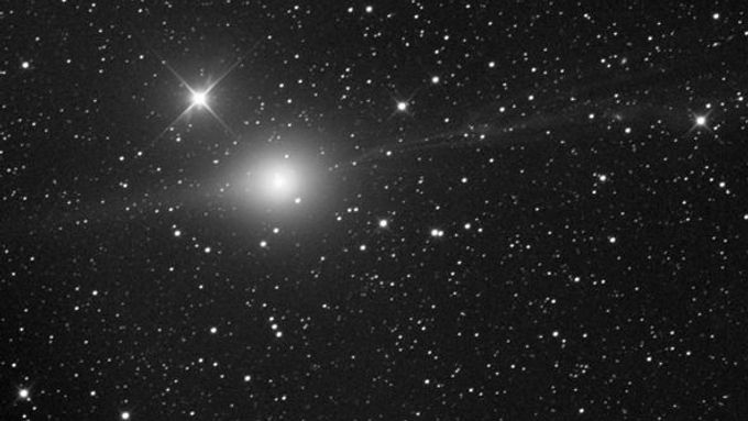 Fotografie komety C/2007 N3 Lulin pořízená 8. ledna 2009 Paulem Mortfieldem.
