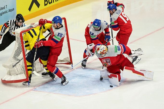 Daniel Vladař, Libor Hájek a Mikael Backlund ve čtvrtfinále MS 2025 Česko - Švédsko