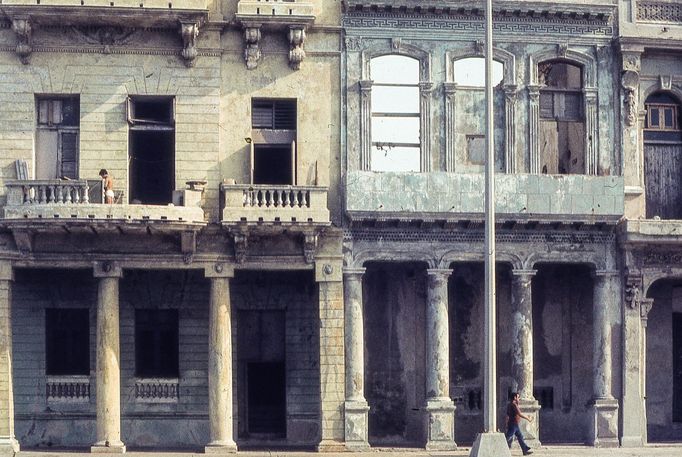 Fotografie Kuby, kterou pořídil Petr Levínský během pobytového zájezdu, jenž organizovala tehdejší Cestovní kancelář mládeže na jaře v roce 1989.