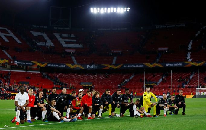 fotbal, Evropská liga 2018/2019, FC Sevilla - Slavia Praha, děkovačky s fanoušky po zápase