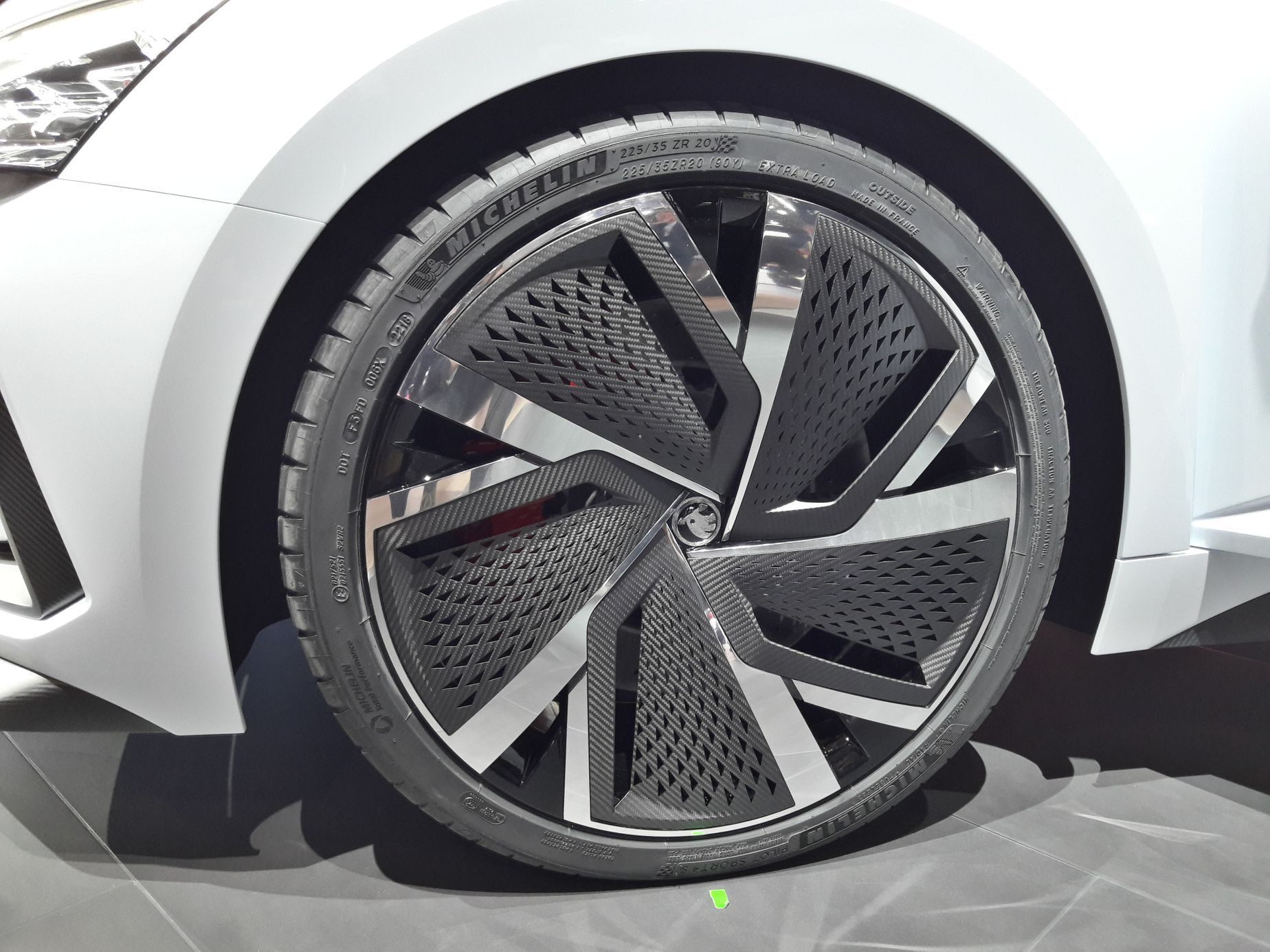 Škoda na autosalonu v Paříži