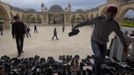 Muslim men arrive for Friday prayers at the central mosque in the Chechen capital Grozny April 26, 2013.The naming of two Chechens, Dzhokhar and Tamerlan Tsarnaev, as suspects in the Boston Marathon bombings has put Chechnya - the former site of a bloody separatist insurgency - back on the world's front pages. Chechnya appears almost miraculously reborn. The streets have been rebuilt. Walls riddled with bullet holes are long gone. New high rise buildings soar into the sky. Spotless playgrounds are packed with children. A giant marble mosque glimmers in the night. Yet, scratch the surface and the miracle is less impressive than it seems. Behind closed doors, people speak of a warped and oppressive place, run by a Kremlin-imposed leader through fear. Picture taken April 26, 2013. REUTERS/Maxim Shemetov (RUSSIA - Tags: SOCIETY POLITICS RELIGION) ATTENTION EDITORS: PICTURE 04 OF 40 FOR PACKAGE 'INSIDE MODERN CHECHNYA'. SEARCH 'REBUILDING CHECHNYA' FOR ALL IMAGES Published: Kvě. 1, 2013, 7:18 dop.