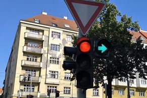 Rozsudky jménem republiky. Autoklub rozebral pět soudních verdiktů jízdy na červenou