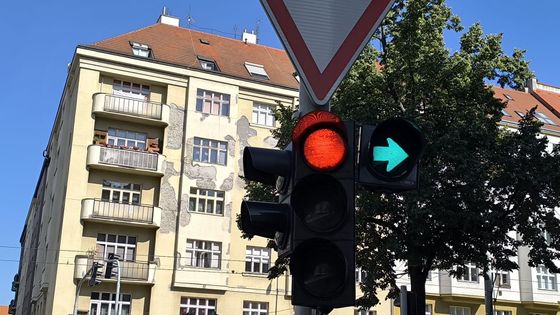 Rozsudky jménem republiky. Autoklub rozebral pět soudních verdiktů jízdy na červenou