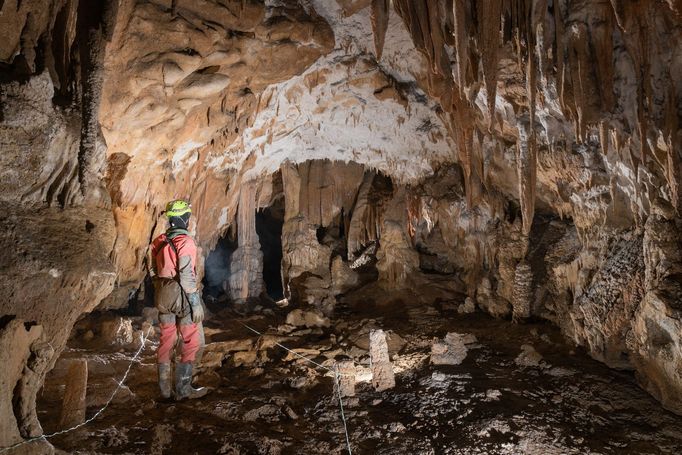 Čeští speleologové zkoumají slovinskou jeskyni Kačna jama