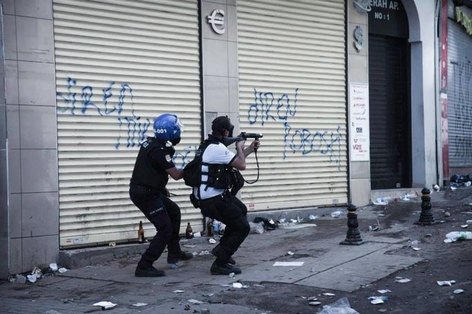 Demonstrace na istanbulském náměstí Taksím očima tureckého fotografa