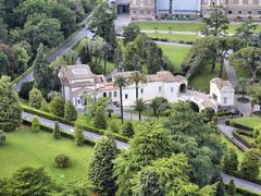 Vatikánské zahrady zaujímají více než polovinu městského státu