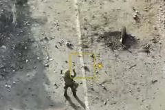 "Vynulovaní" ruští vojáci. Server ukázal důkazy o tajném mučení a vraždách na frontě