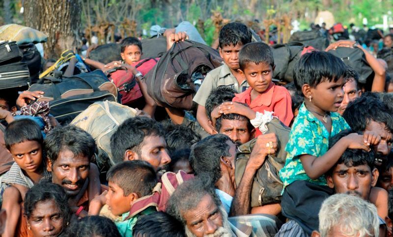 Civilisté na Srí Lance prchají z válečné zóny
